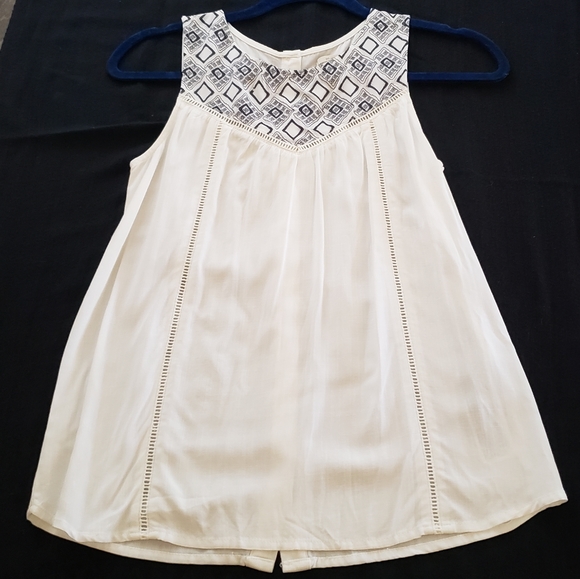 Abercrombie Tank - Picture 1 of 8